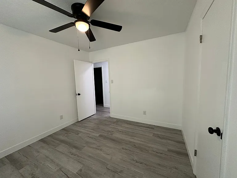 975 Lisa Ave — Photo 20