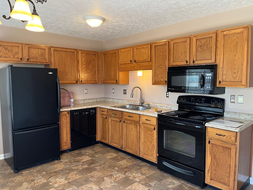 2nd image of 122 Bronte Ave