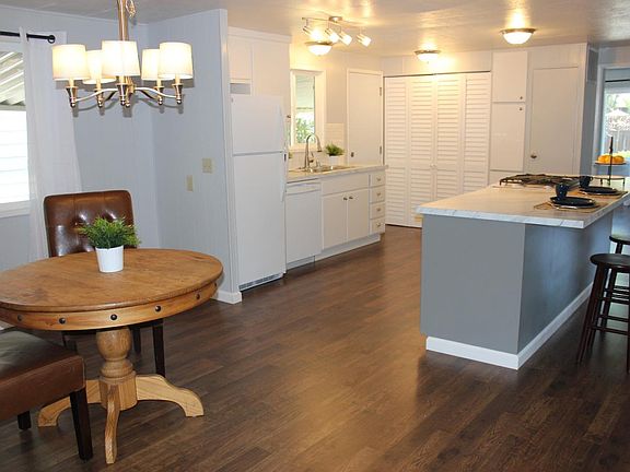 5th image of 2052 Gold St #158