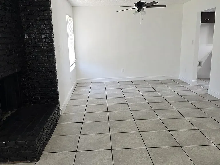 5920 Stockdale Hwy #B — Photo 22