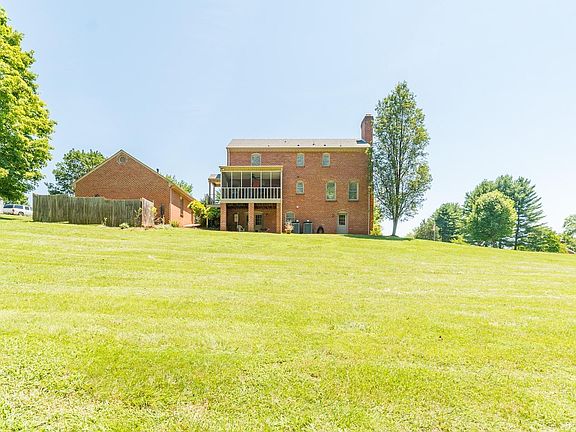 4th image of 107 Meadowgate Dr