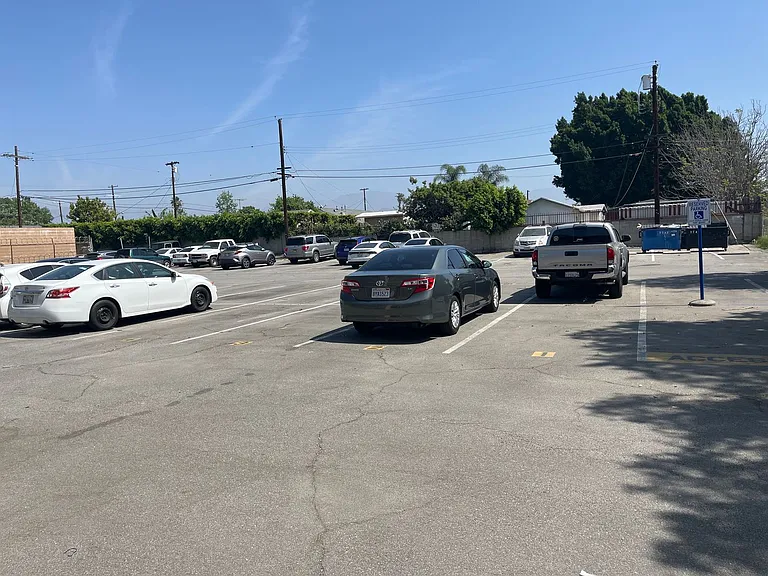 APT LANKERSHIM (RSO) — Photo 14