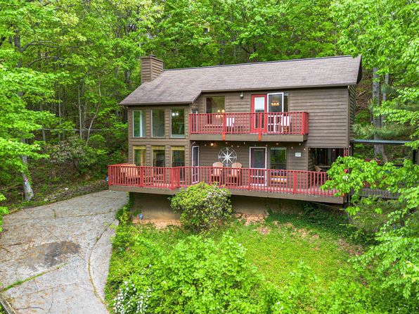 2115 Luzerne Dr, Gatlinburg, TN 37738