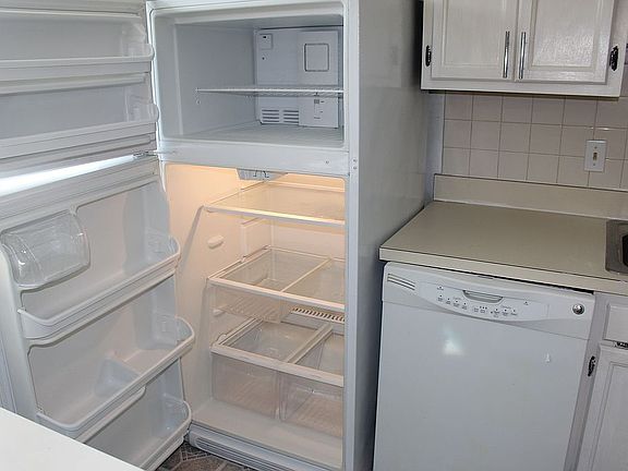 5th image of 776 Quince Orchard Blvd APT 201