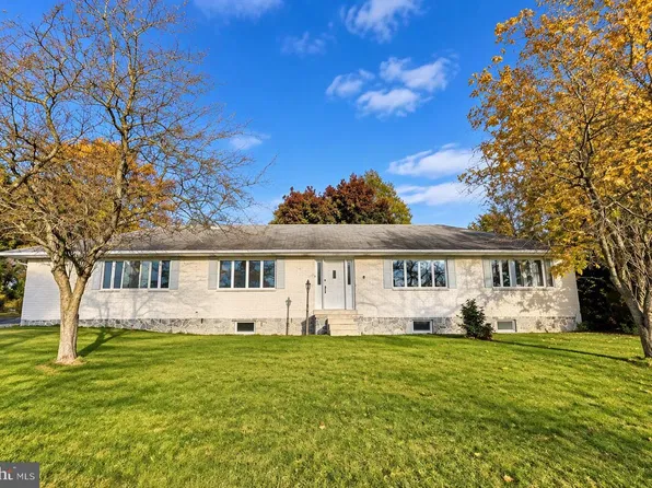 42 Pine Rd, Hamburg, PA 19526