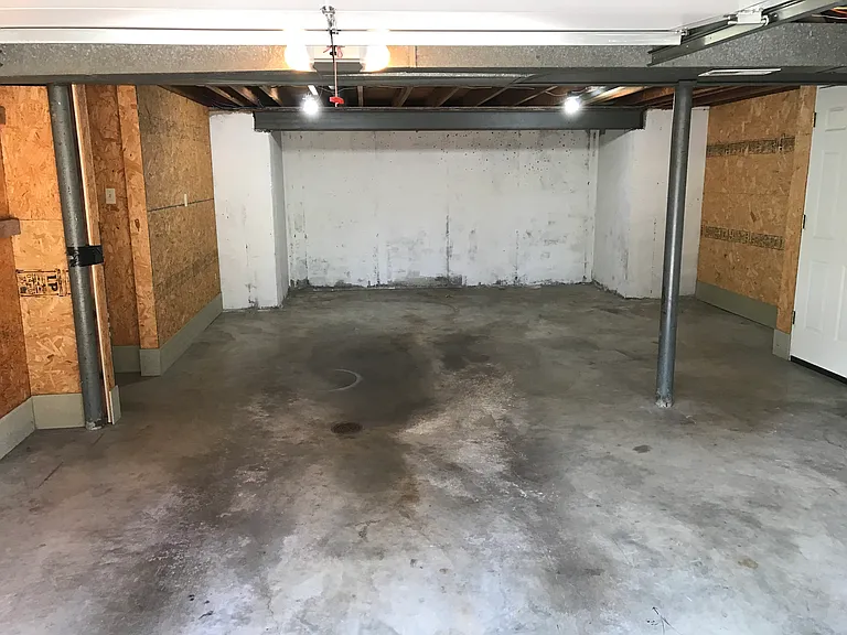 100 NE Knox St — Photo 13