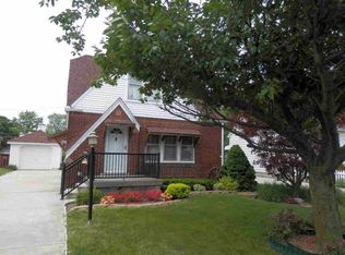 1951 Vivian Rd, Monroe, MI 48162