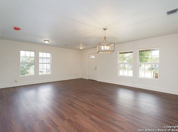 5th image of 2730 W Mistletoe Ave
