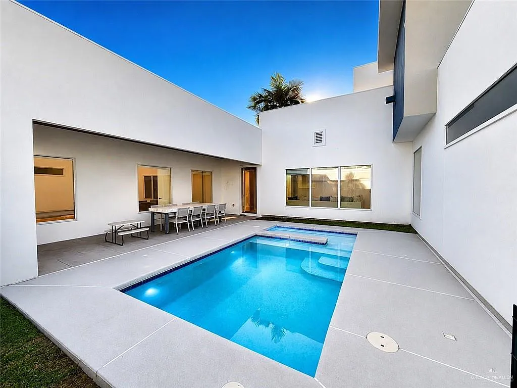 4 bed, 3.5 bath, 2232 sqft, $2,900 — Photo 4