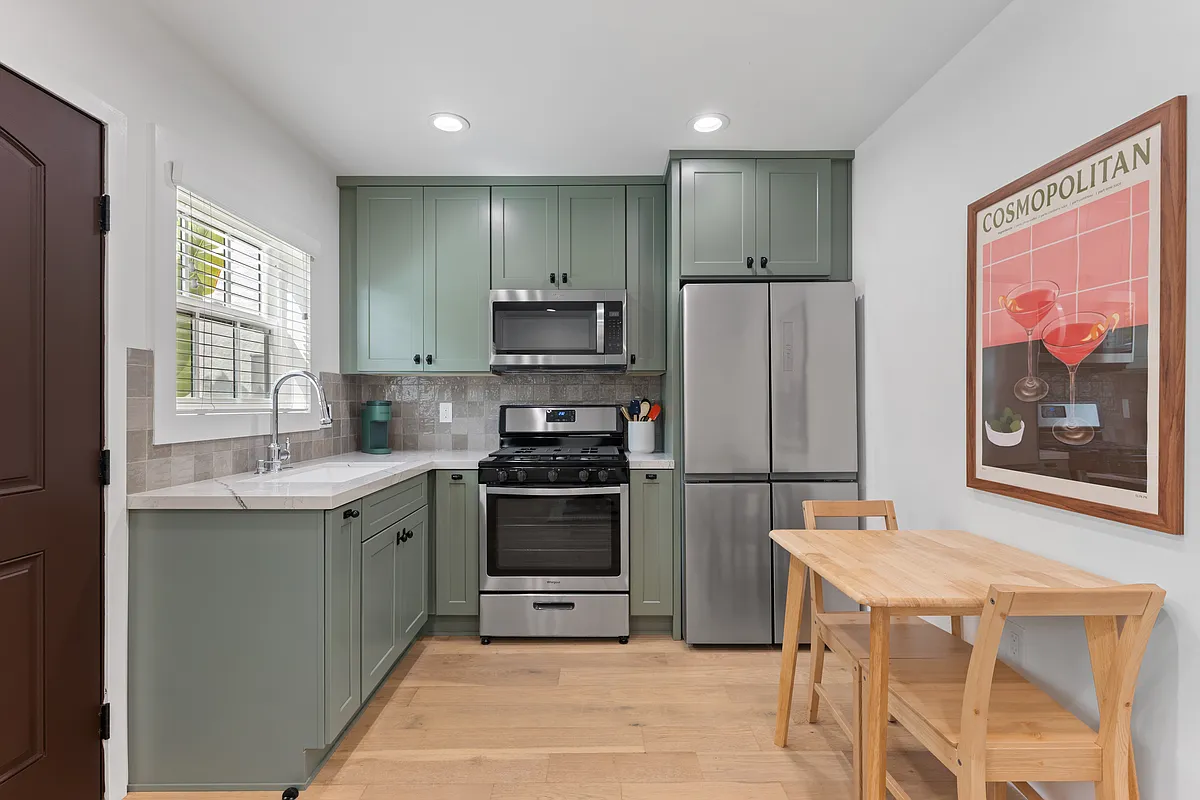 Building Photo - 1022 3/4 Carol Dr #1022-3/4