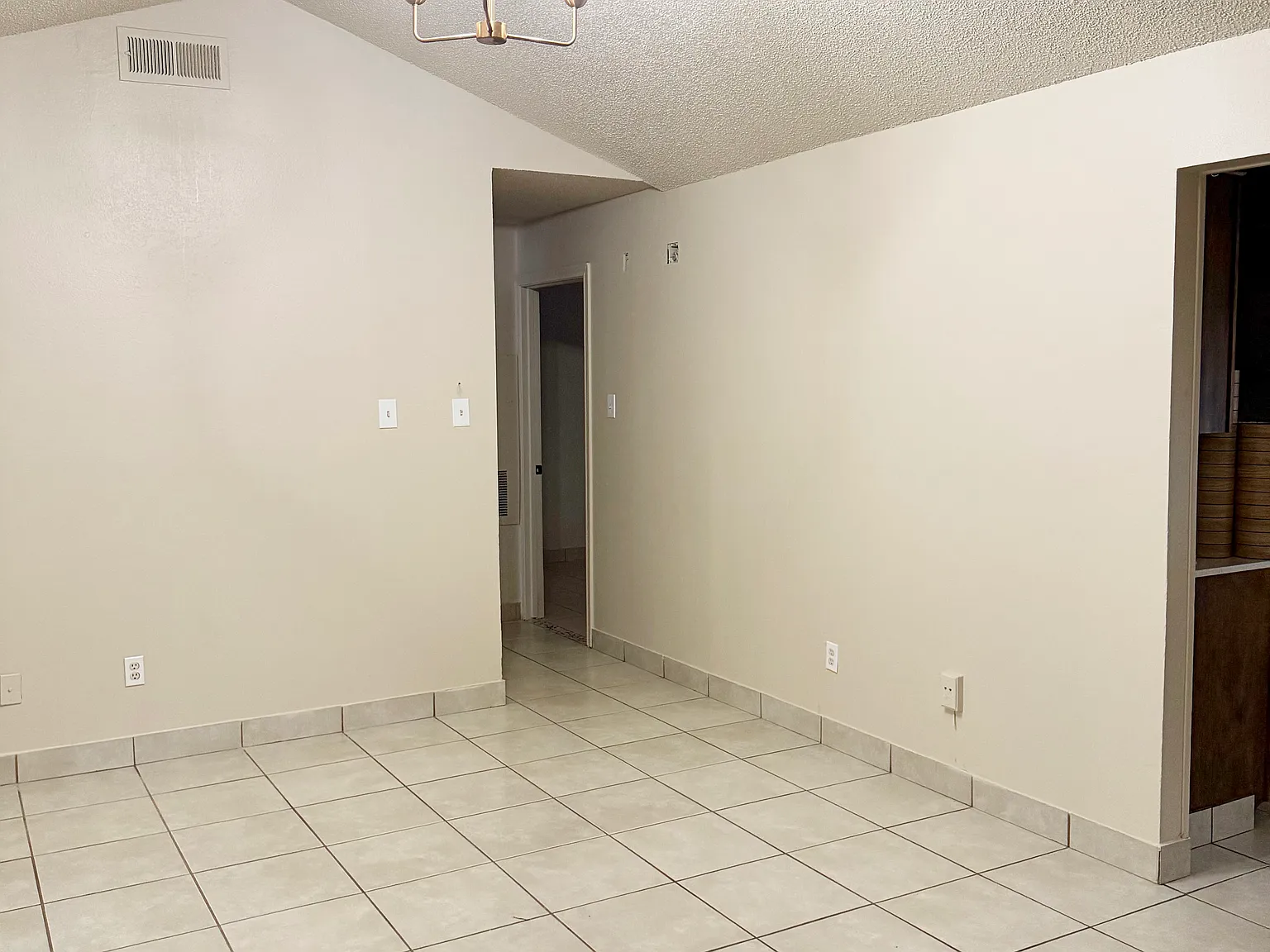 2 bed, 850 sqft, $1,635 — Photo 3