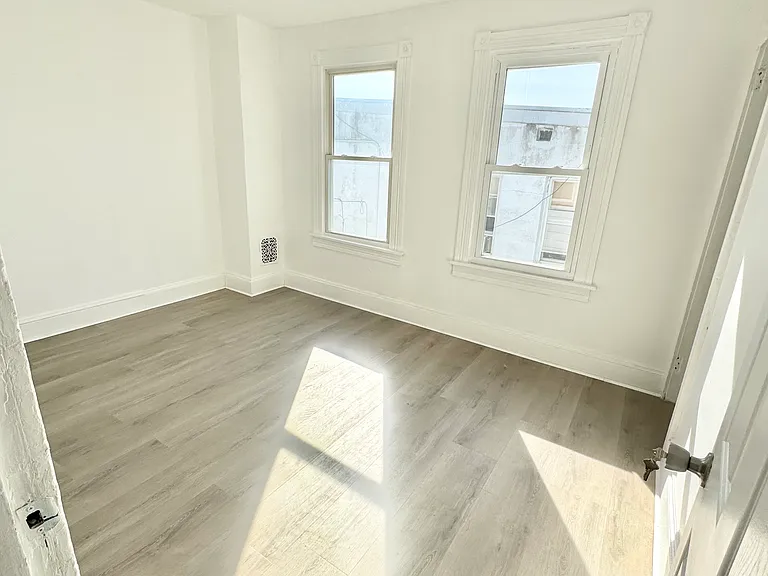 126 Poplar St — Photo 8