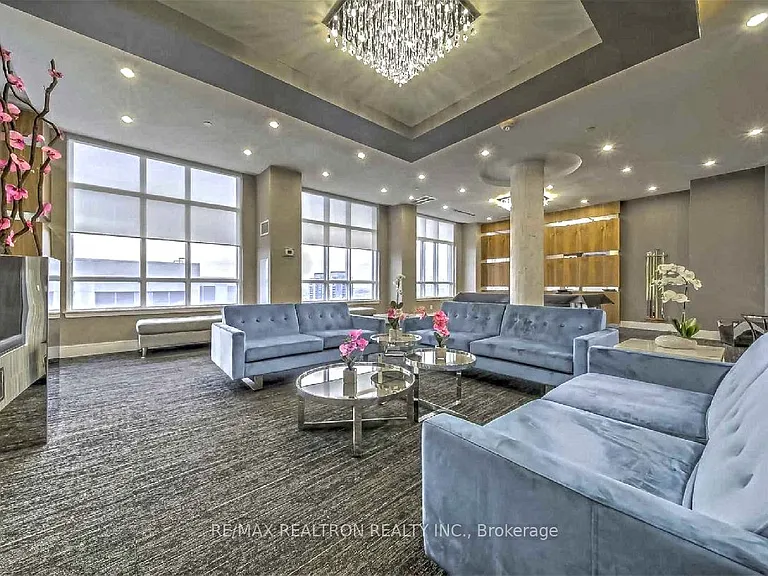 9201 Yonge St #703 — Photo 23