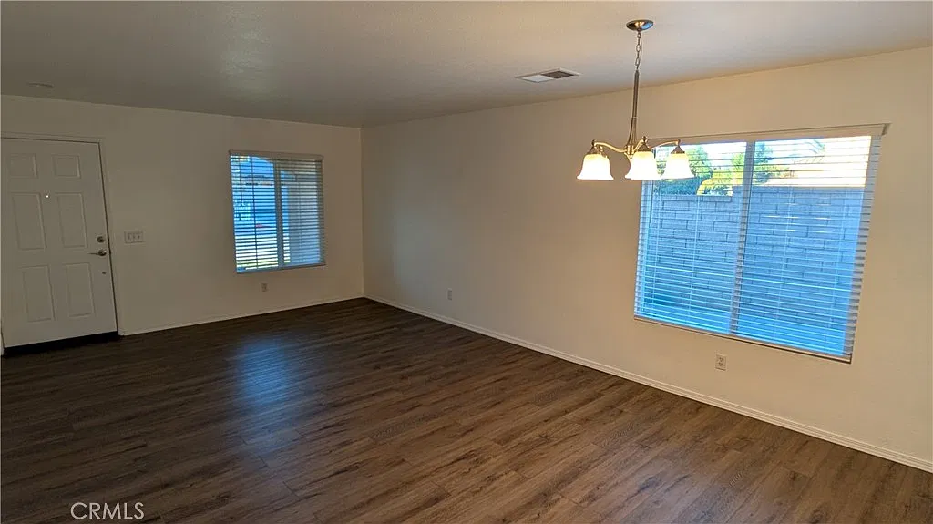 5 bed, 2685 sqft, $3,700 — Photo 3