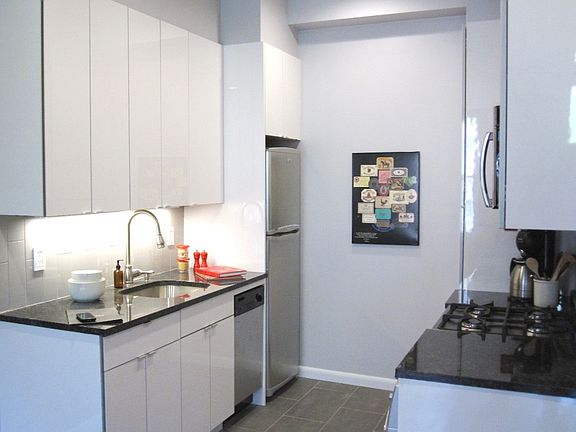 3rd image of 109 Wyckoff St APT 4R