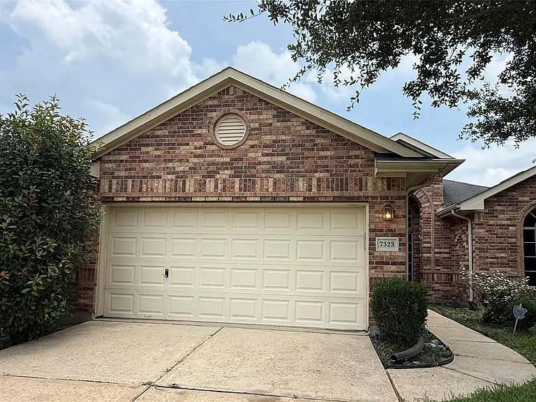 7323 Boerne Creek Dr — Photo 2