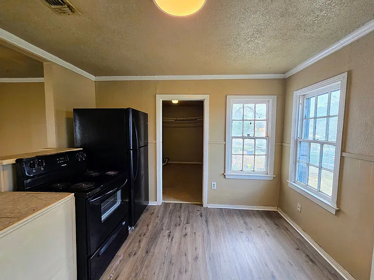 1319 Sycamore St — Photo 13