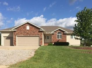 3817 Queens Pl, Hutchinson, KS 67502