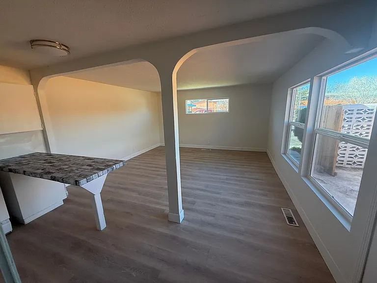 1132 Palomas Dr SE — Photo 4