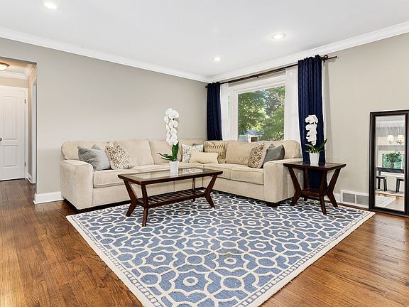4th image of 638 Garden Ct
