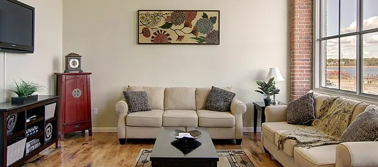 Riverbank Lofts — Photo 9