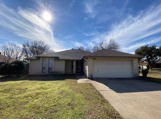 908 Packard Dr, Arlington, TX 76001