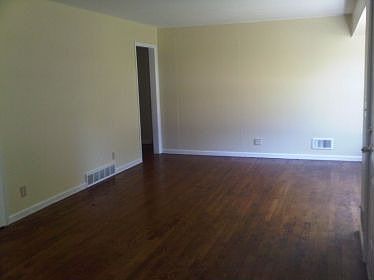 4th image of 10115 Belmont Ave