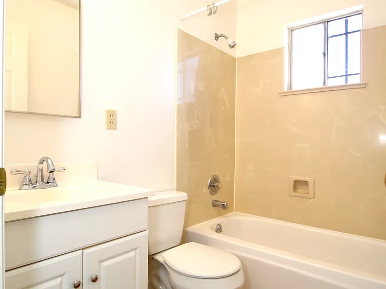 22834 Myrtle St #4 — Photo 14