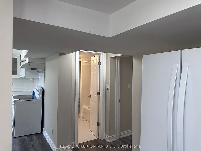311 Wallace Ave S #LOWER — Photo 4
