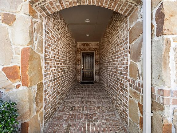 4th image of 804 Forgotten Forest Way