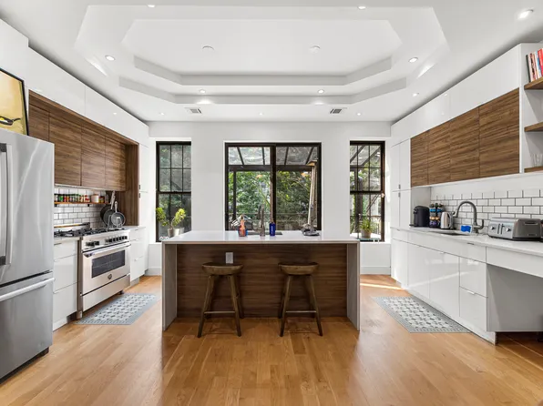 456 Bainbridge Street image 6 of 40