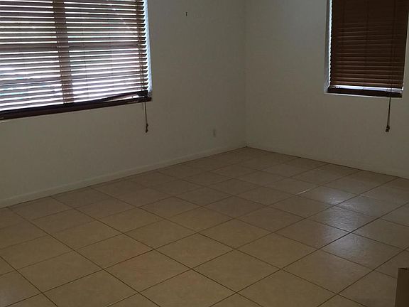 4th image of 715 N L St APT 1