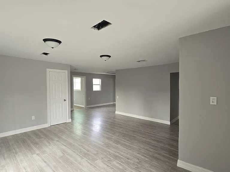 8654 Tilgham St — Photo 13