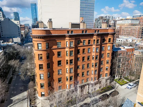1210 N Astor St APT 1B, Chicago, IL 60610