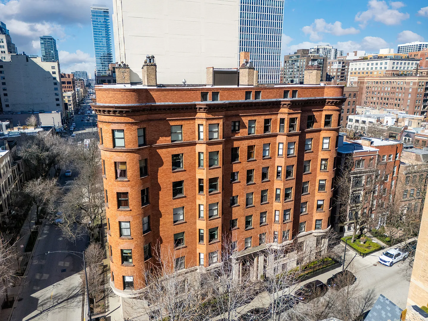 1210 N Astor St APT 1B photo 1