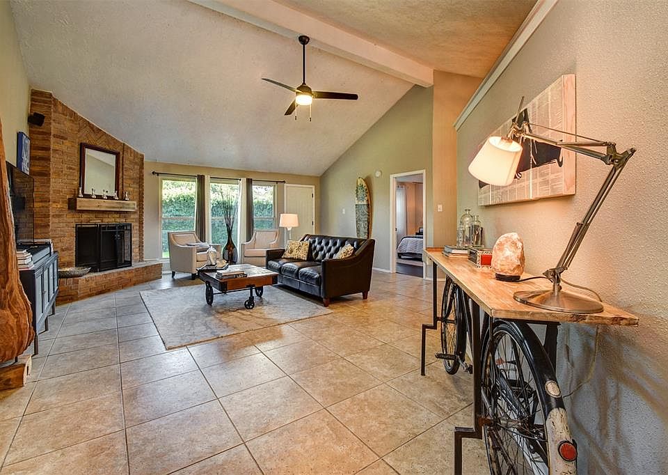 1st image of 2780 Pinewood Dr