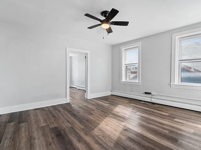 1821-1823 Niggel Street — Photo 19