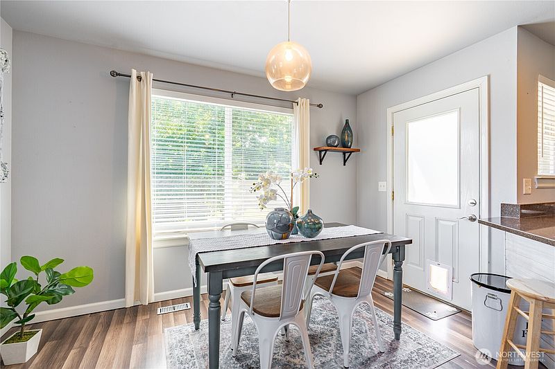 5th image of 10906 181st Avenue Pl E