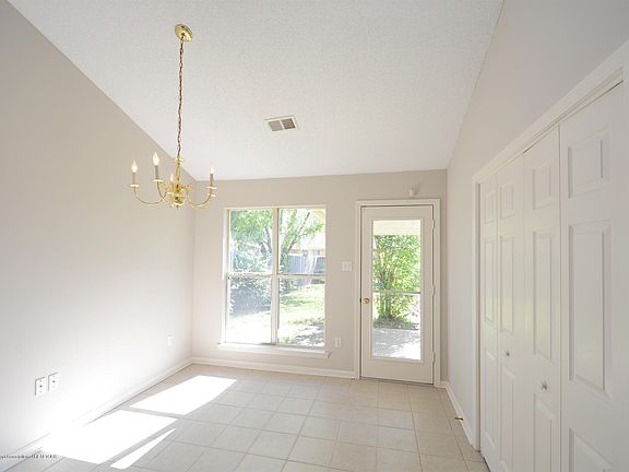 3rd image of 6462 Barretts Bend Dr