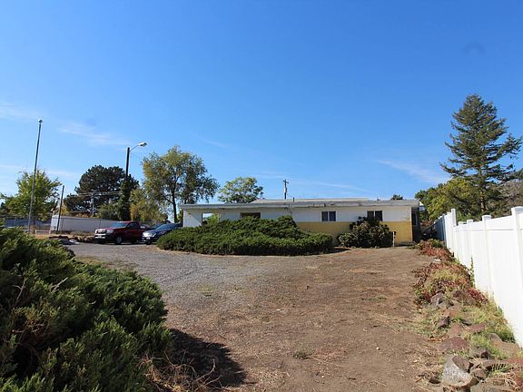 3rd image of 943 Grosscup Blvd