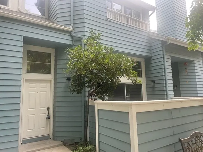 727 Balfe St — Photo 1