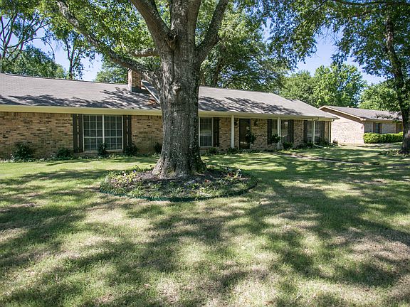 2nd image of 813 Pam Dr