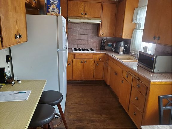 2nd image of 721 Larch St APT 4