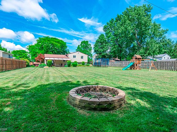 3rd image of 794 Glencairn Ln