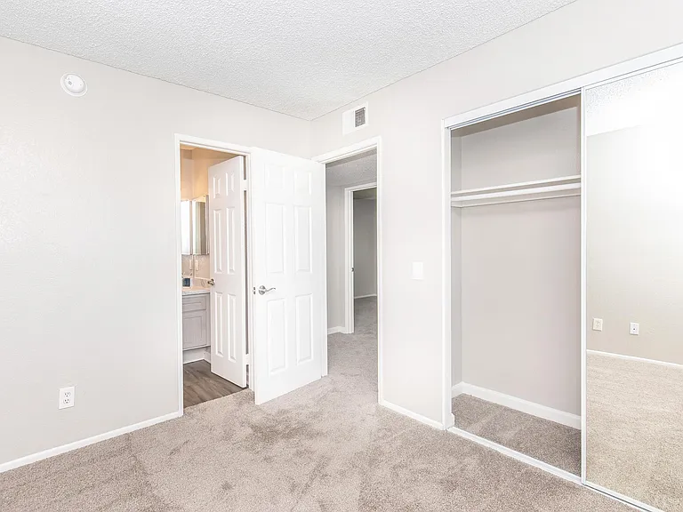 Hidden Falls Apartments — Photo 30