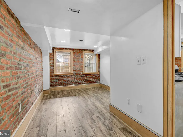 1118 Girard St NW #B — Photo 10