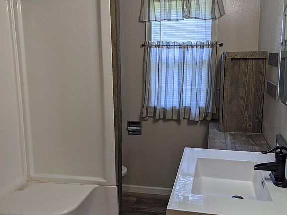 5th image of 917 E H St