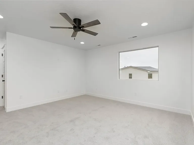 2862 W 500 N — Photo 23