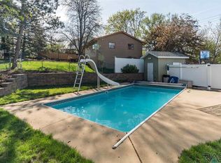 4016 S Thunderbird Trl, Sioux Falls, SD 57103