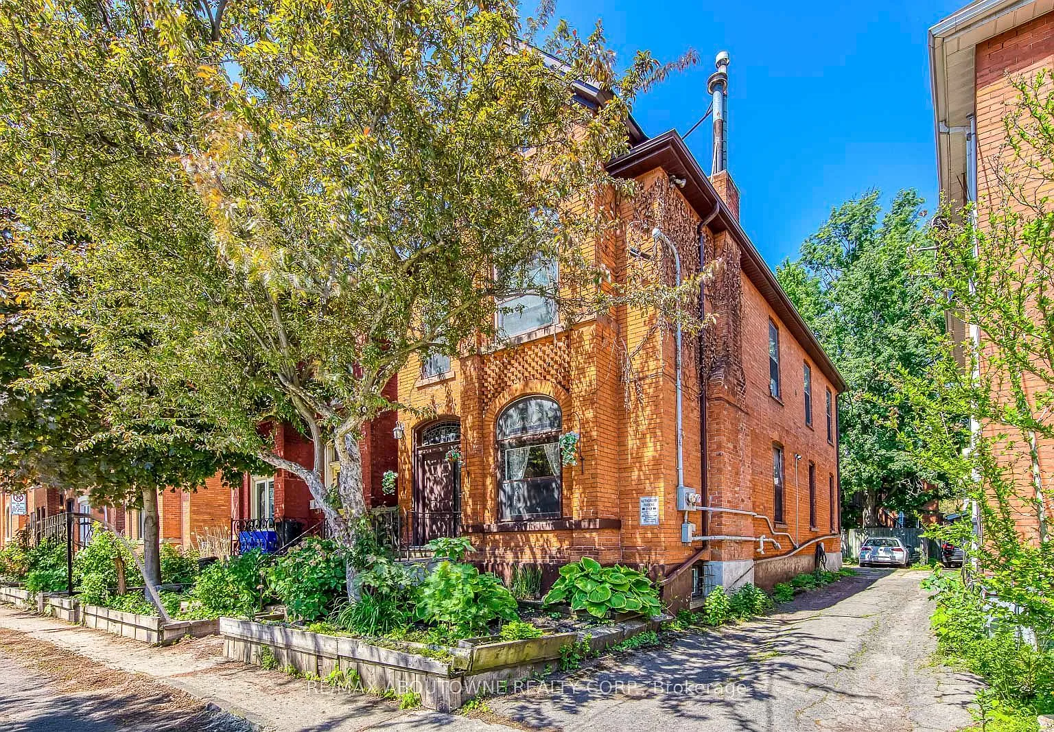 3 bed, $2,200 — Photo 1